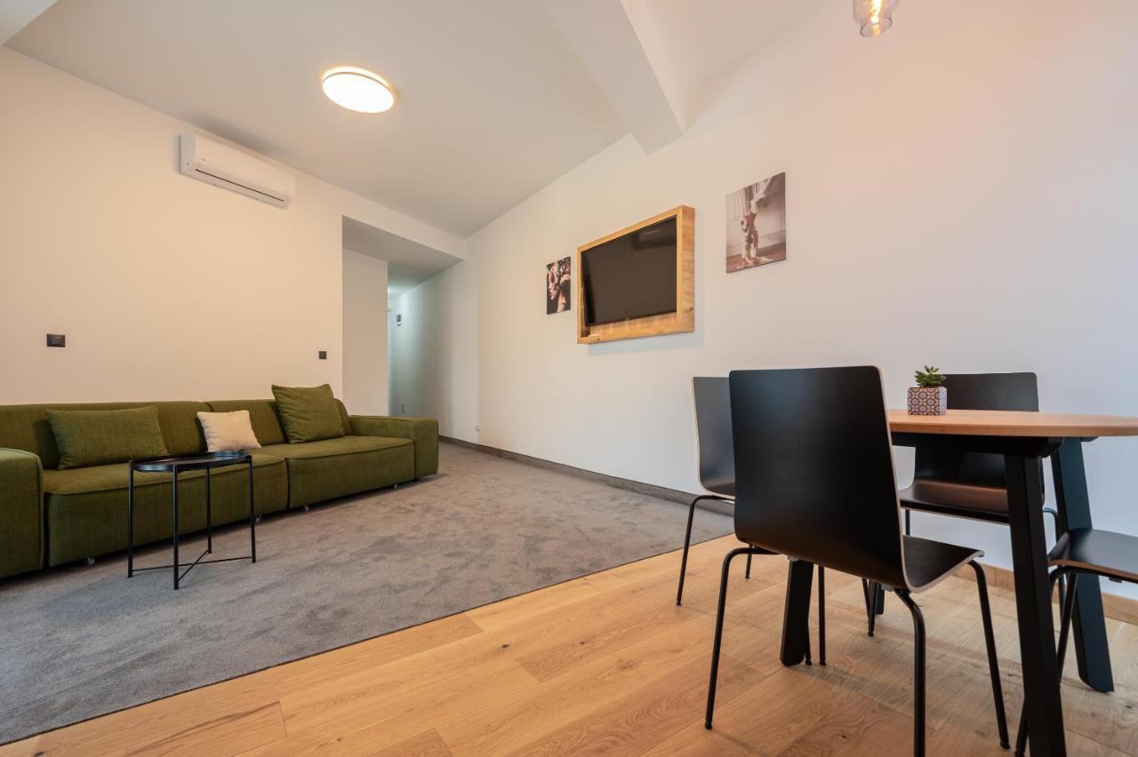 Calvin Apart otel Oradea Dış mekan fotoğraf