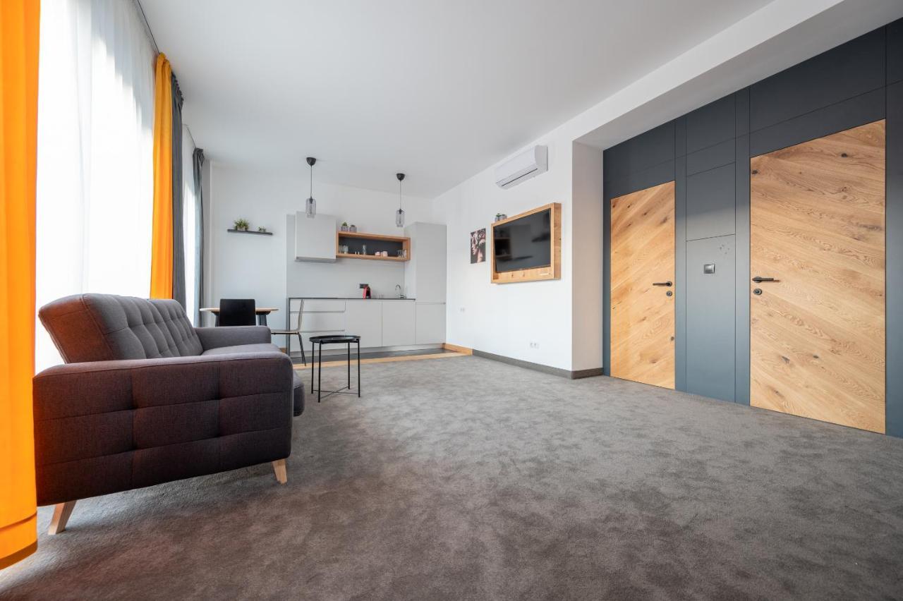 Calvin Apart otel Oradea Oda fotoğraf