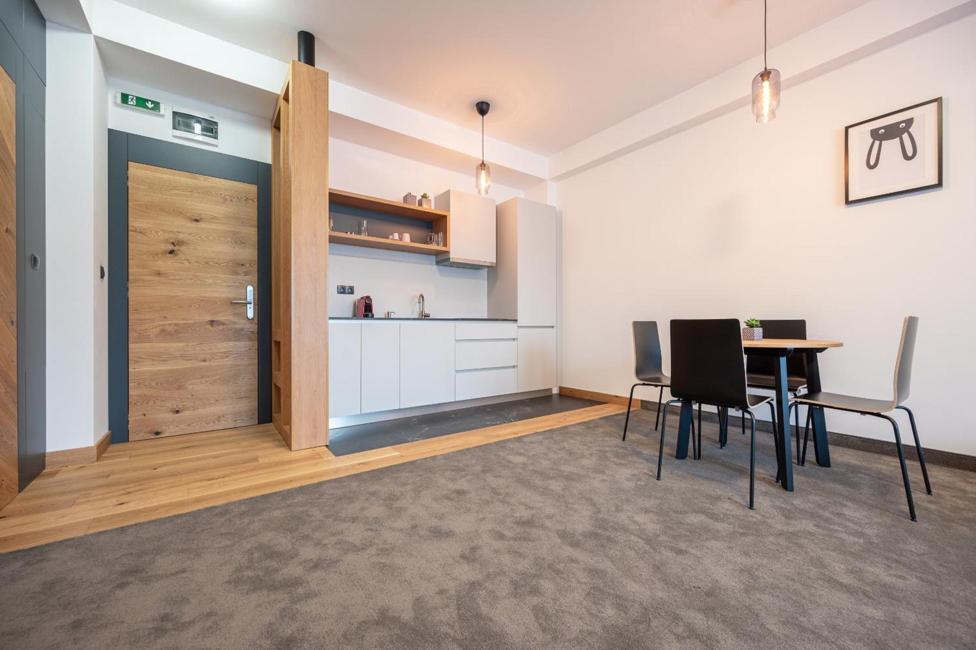 Calvin Apart otel Oradea Oda fotoğraf