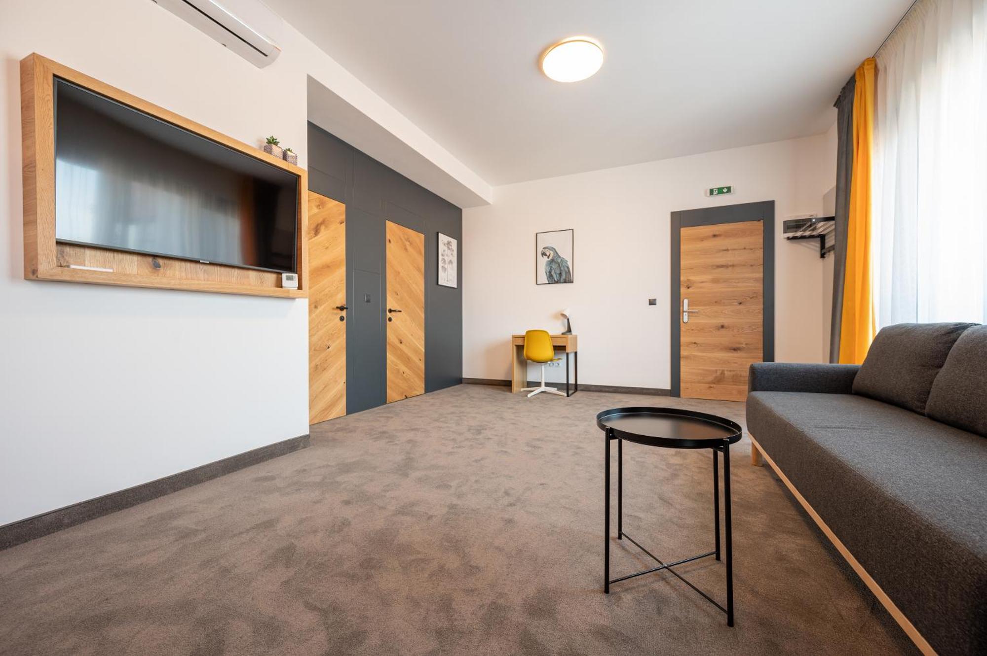 Calvin Apart otel Oradea Oda fotoğraf