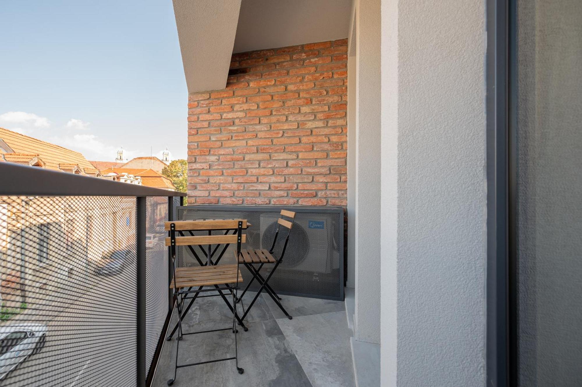 Calvin Apart otel Oradea Oda fotoğraf